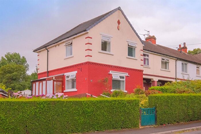 3 Bedroom End Of Terrace House For Sale In Beechwood Drive, Halifax, HX2