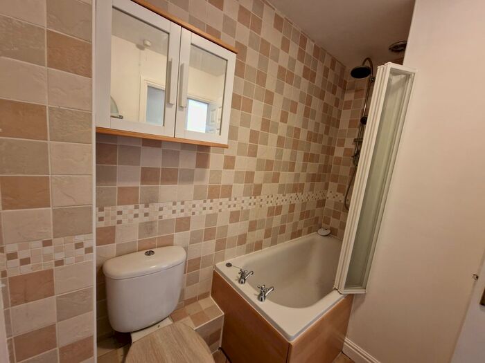 2 Bedroom Flat To Rent In Bilbrook Road, Bilbrook, WV8