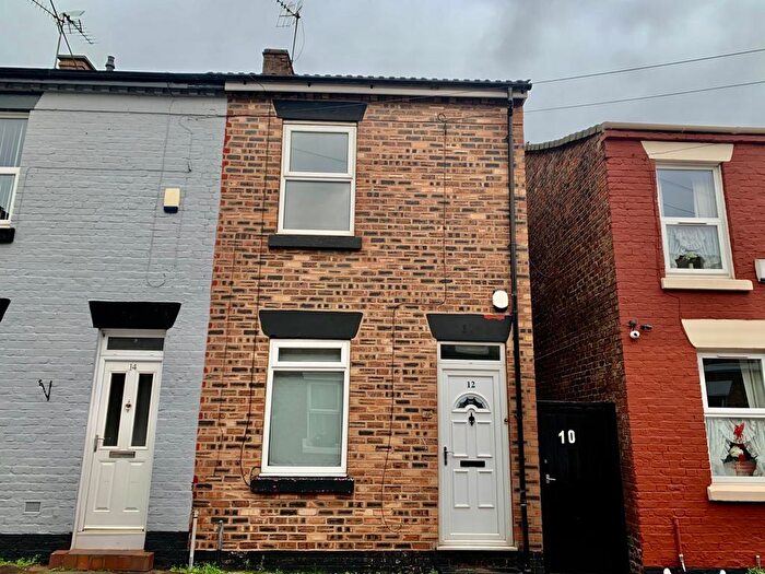 2 Bedroom House To Rent In Duke Street, L19