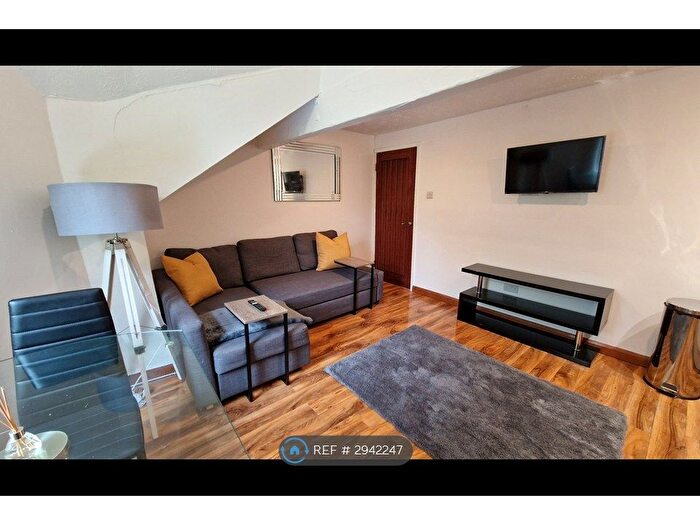2 Bedroom Flat To Rent In Polygon Road, Manchester, M8
