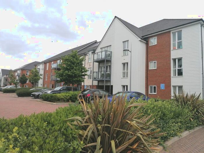 1 Bedroom Apartment To Rent In Holmbush Mews, Faygate, Horsham, RH12