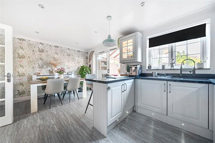 3 Bedroom Semi-Detached House For Sale In Yeates Drive, Kemsley, Sittingbourne, ME10