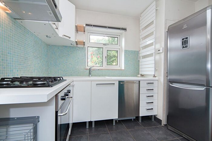 1 Bedroom Flat To Rent In Clapham Road Estate, London, SW4