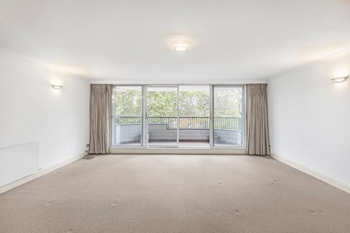 2 Bedroom Flat To Rent In Cheyne Walk, London, SW3