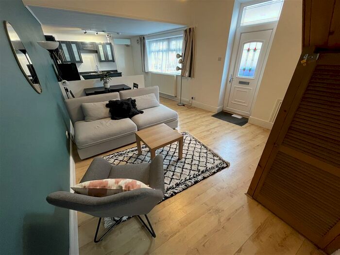 4 Bedroom House To Rent In Cyfarthfa Street, Cardiff, CF24