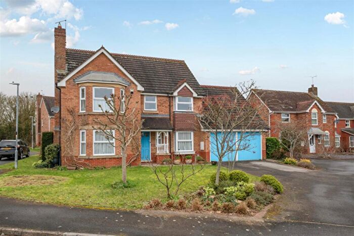 4 Bedroom Detached House For Sale In Brighton Way, Chippenham, SN14