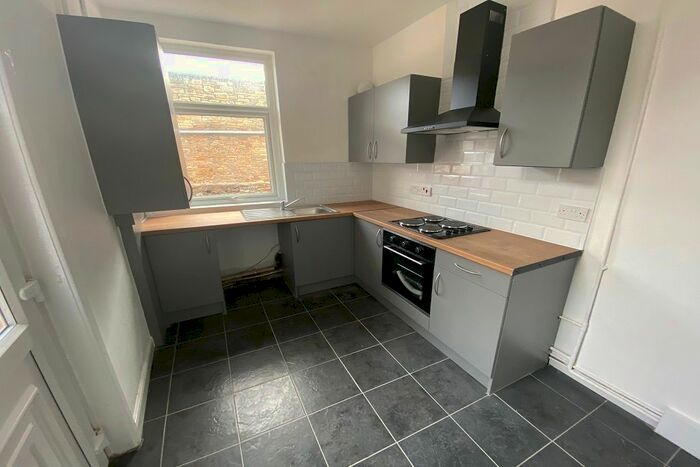 3 Bedroom Terraced House To Rent In Blackburn Road, Darwen, Ab, Uk, BB3