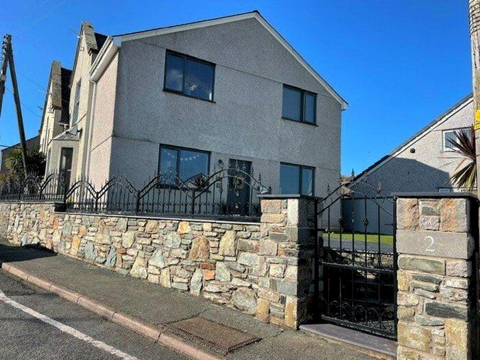 3 Bedroom Semi-Detached House For Sale In Old School Road, Holyhead, Isle Of Anglesey, LL65