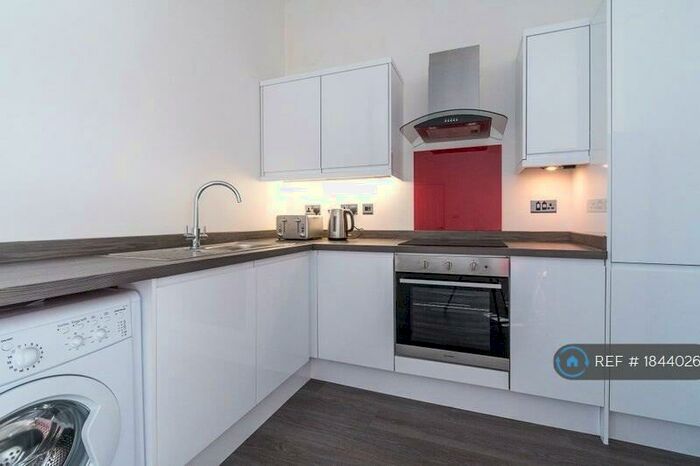 2 Bedroom Flat To Rent In Barony Court, Nantwich, CW5