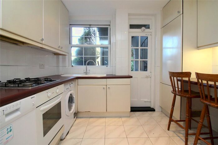 2 Bedroom Flat To Rent In Queensborough Court, North Circular Road, London, N3
