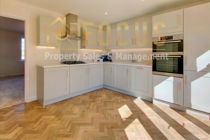 3 Bedroom Semi-Detached House For Sale In Mowbray Drive, Bushby, LE7