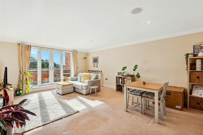 2 Bedroom Flat To Rent In Burleigh Road, Ascot, Berkshire, SL5