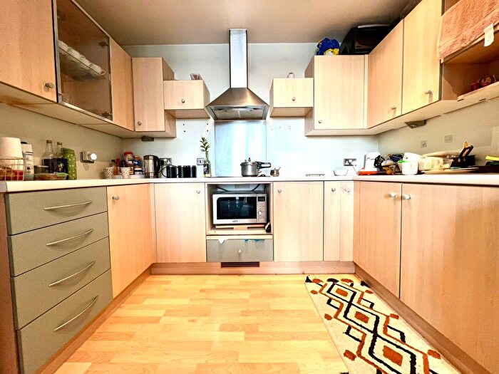 2 Bedroom Flat For Sale In Gordon Gardens, Swindon, SN1