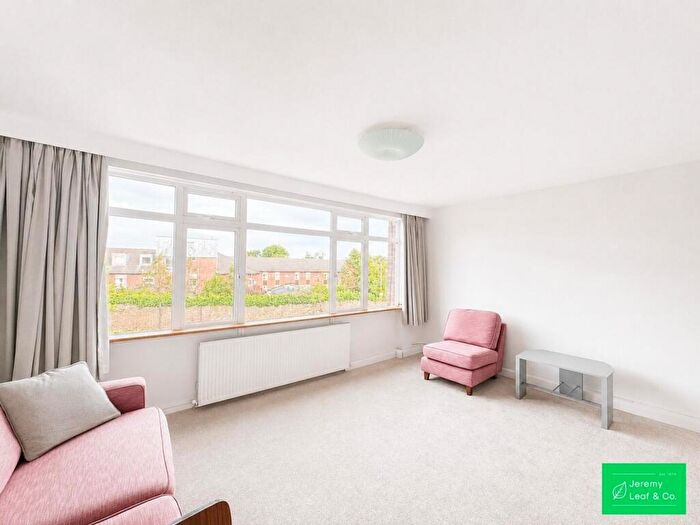 2 Bedroom Maisonette To Rent In Park Farm Close, East Finchley, London, N2