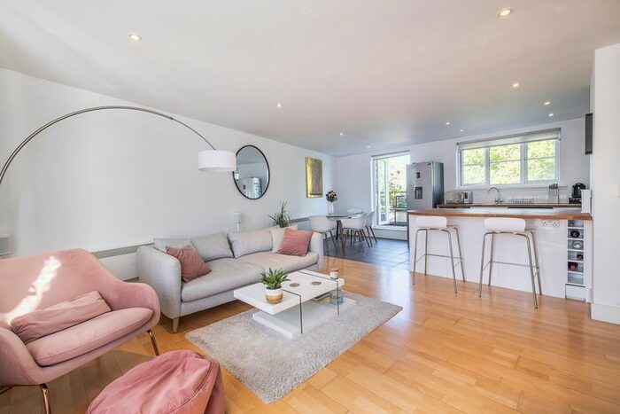 2 Bedroom Flat To Rent In Garratt Lane, London, SW18