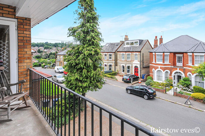 2 Bedroom Apartment To Rent In Barons Court, EN5