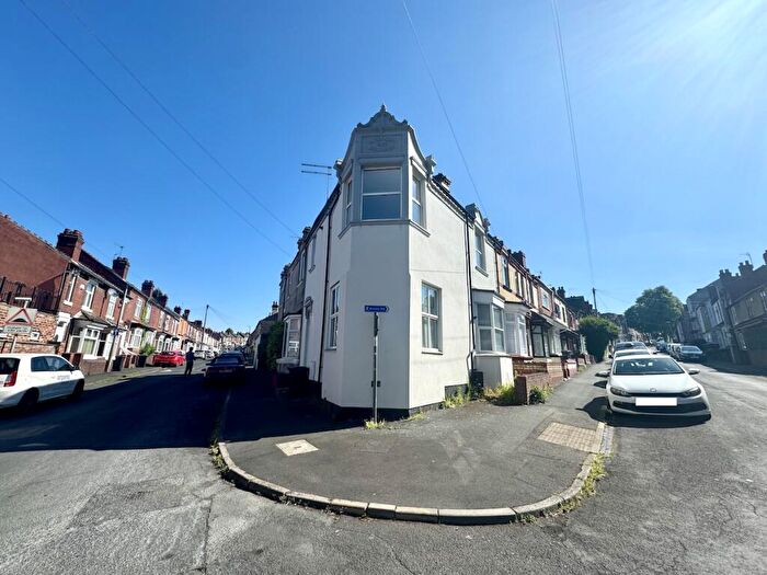1 Bedroom Flat To Rent In Brierley Hill - Adelaide Street, DY5