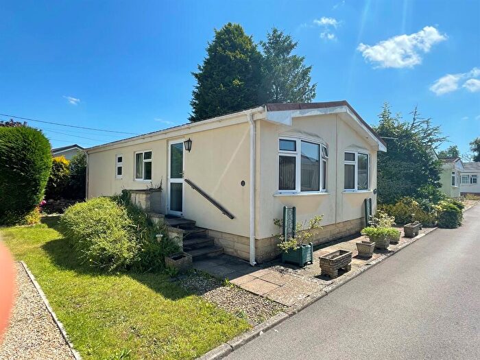 2 Bedroom Park Home For Sale In Quarry Rock Gardens, Bath, BA2