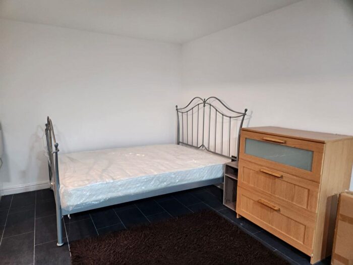 Studio To Rent In Uxbridge Road, Slough, SL2