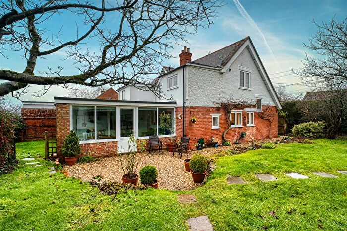 3 Bedroom Semi Detached House For Sale In Wavering Lane West, Gillingham, SP8