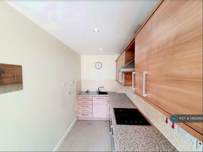 2 Bedroom Maisonette To Rent In Saddleworth Road, Halifax, HX4