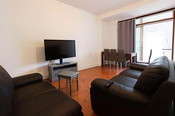 5 Bedroom House To Rent In X Bedroom House With Hmo Licence - Wood Green, N22