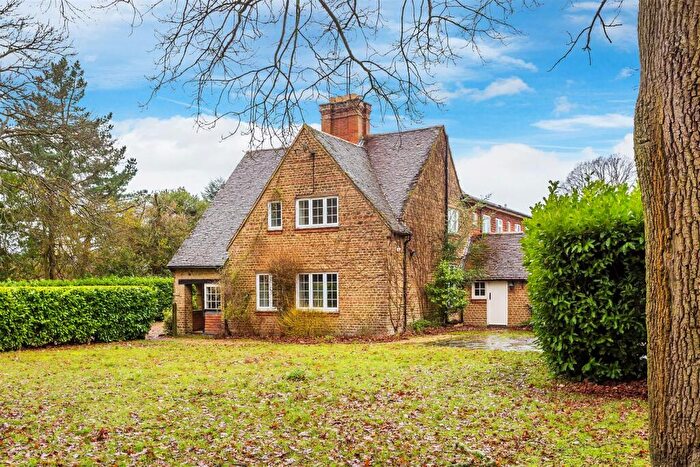 3 Bedroom Detached House To Rent In Hascombe Road, Godalming, Surrey, GU8