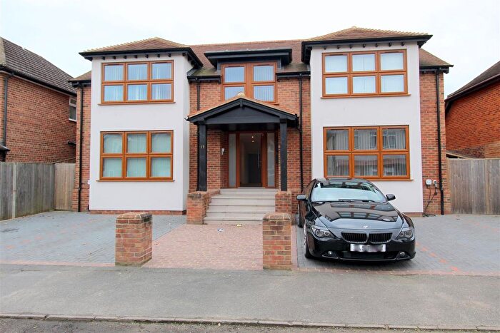 1 Bedroom Flat To Rent In Park Road, Egham, TW20