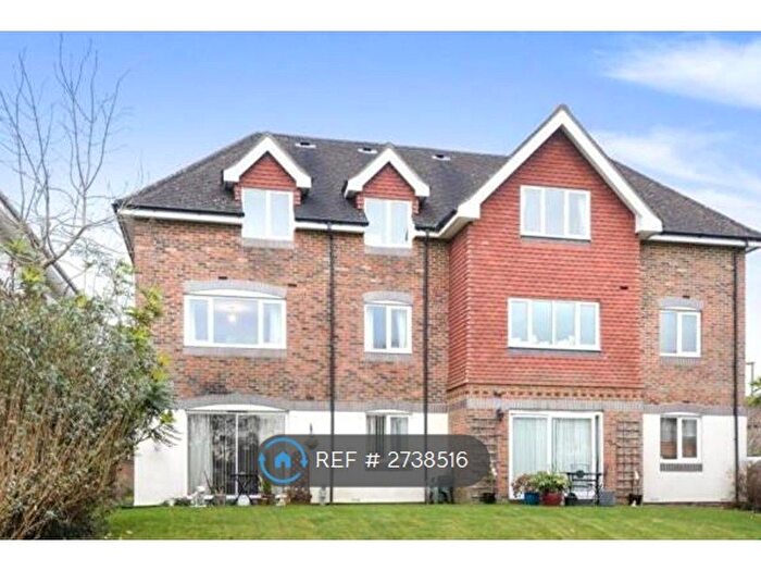 1 Bedroom Flat To Rent In Ladbroke Court, Redhill, RH1