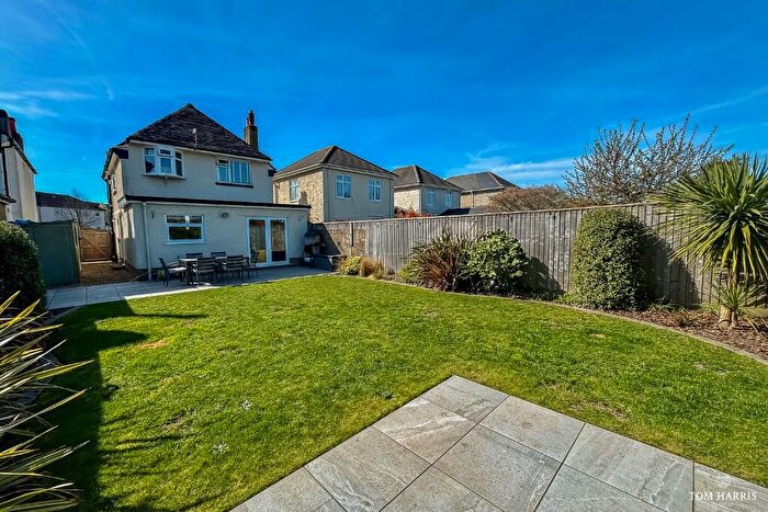3 Bedroom Detached House For Sale In Kings Avenue, Christchurch, Dorset, BH23
