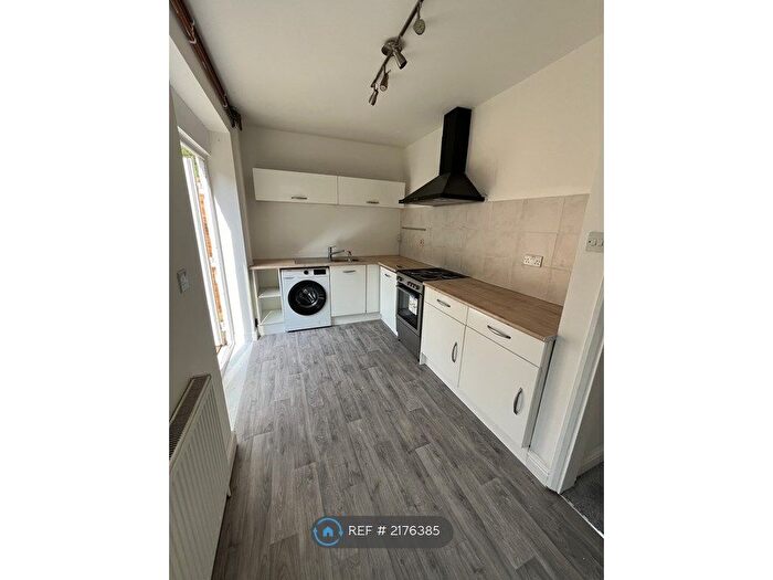 3 Bedroom Semi-Detached House To Rent In Astill Drive, Leicester, LE4