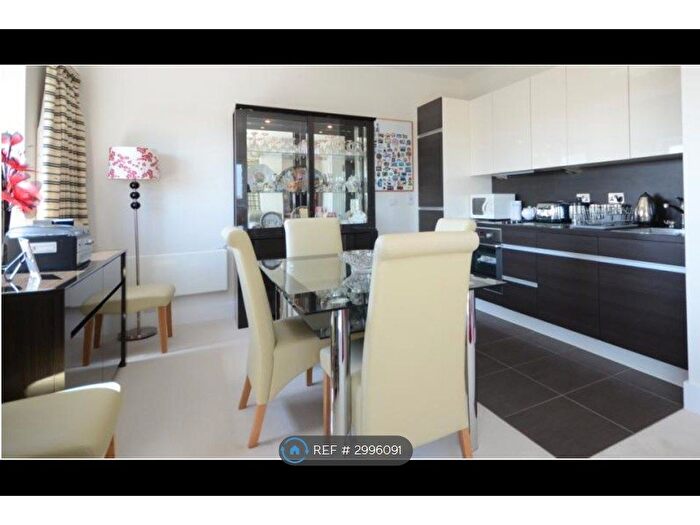 2 Bedroom Flat To Rent In Alencon Link, Basingstoke, RG21
