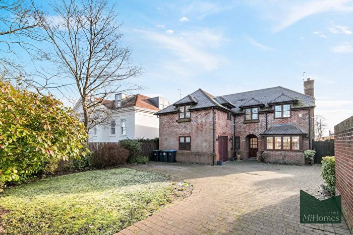 4 Bedroom Detached House For Sale In Beech Hill, Barnet, EN4