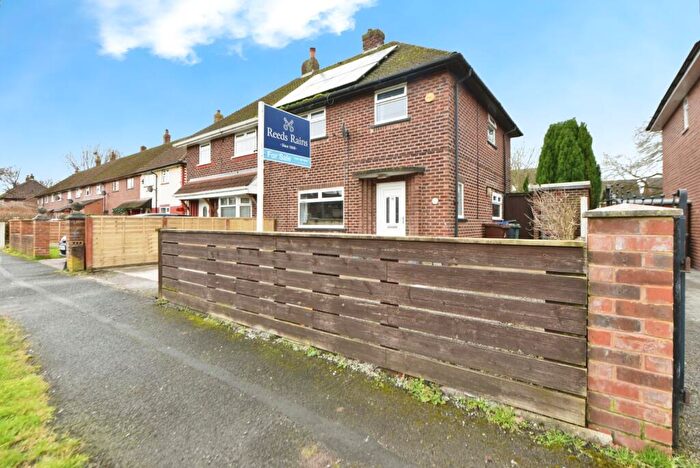 3 Bedroom Semi Detached House For Sale In Harbour Farm Road, Hyde, Greater Manchester, SK14