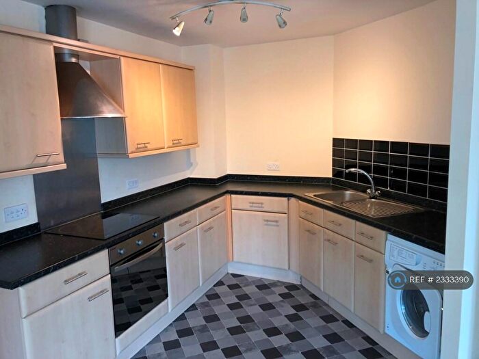 2 Bedroom Flat To Rent In Leonard Street, Bingley, BD16