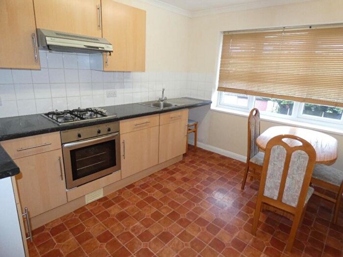 2 Bedroom Flat To Rent In Buckland Parade, Basingstoke, RG22