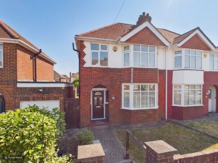 3 Bedroom Semi-Detached House For Sale In Shakespeare Road, Luton, LU4