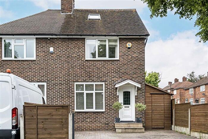 3 Bedroom Semi-Detached House To Rent In Ridgebrook Road, Blackheath, SE3