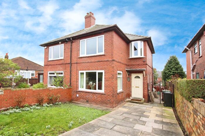 3 Bedroom Semi Detached House For Sale In Temple Grove, Leeds, LS15