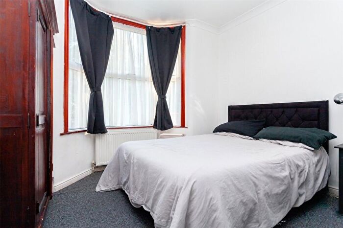 3 Bedroom Flat To Rent In Forest Road, Walthamstow, E17