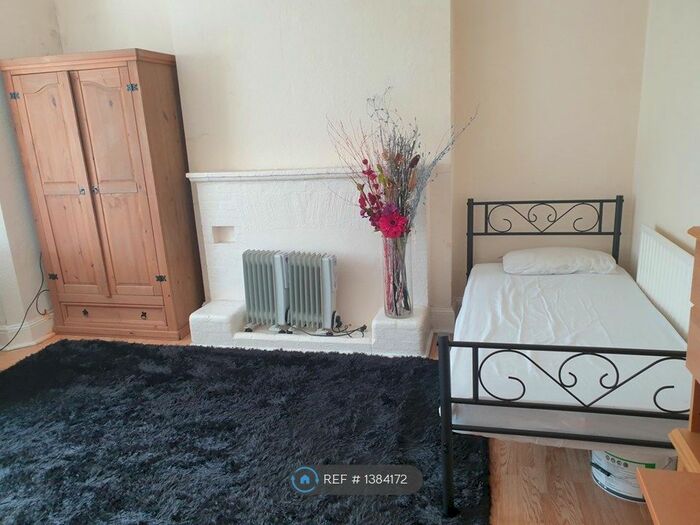 Studio To Rent In Allesley Old Road, Coventry, CV5