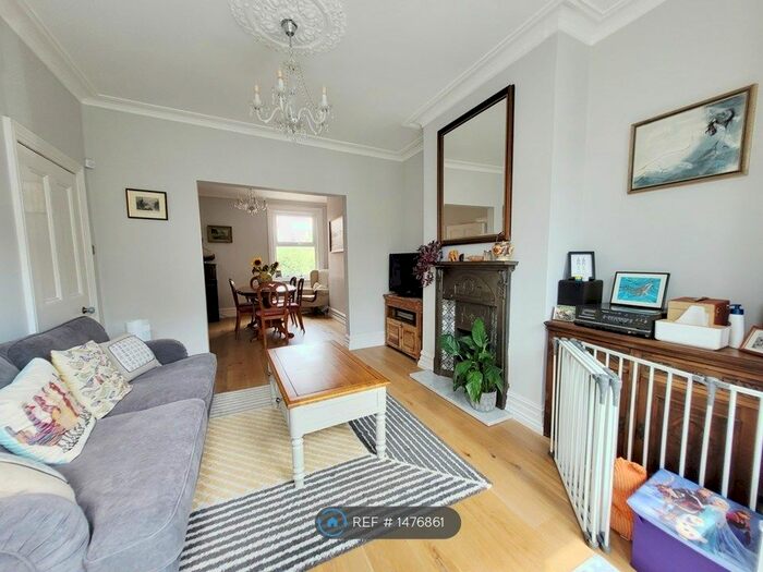 4 Bedroom Semi-Detached House To Rent In Richmond Gardens, Southampton, SO17