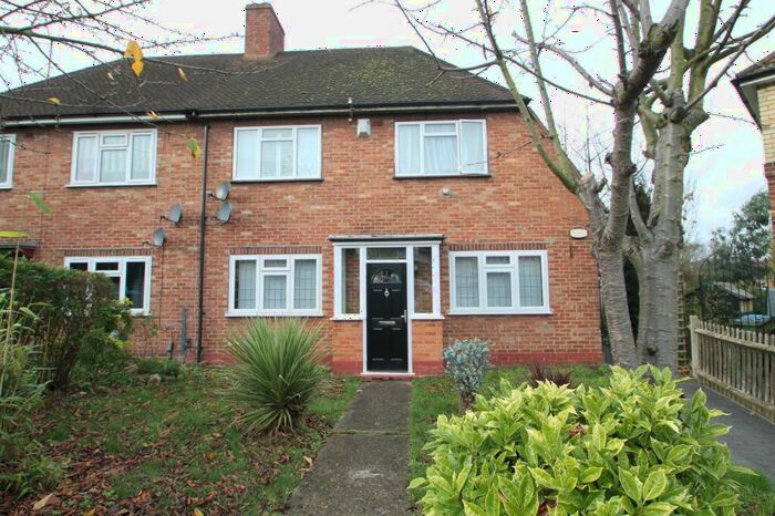 2 Bedroom Maisonette To Rent In Gavestone Road, London, SE12