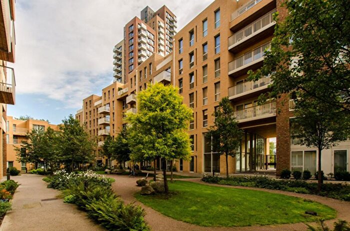 3 Bedroom Flat To Rent In Oxley Square, Tower Hamlets, London, E3