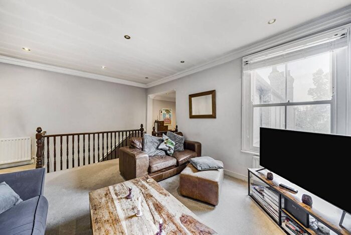 2 Bedroom Flat To Rent In Telford Avenue, Telford Park, London, SW2