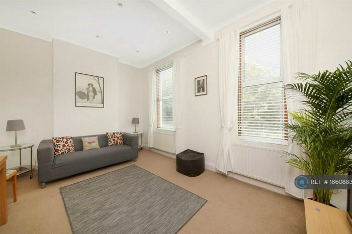 2 Bedroom Flat To Rent In Rosendale Road, London, SE21