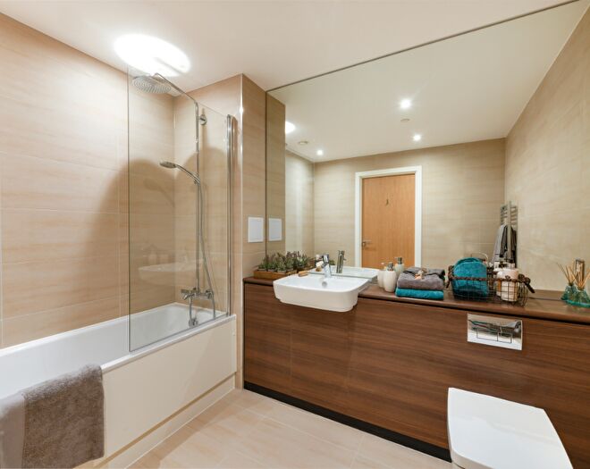 1 Bedroom Flat To Rent In Sutton Park House, SM1