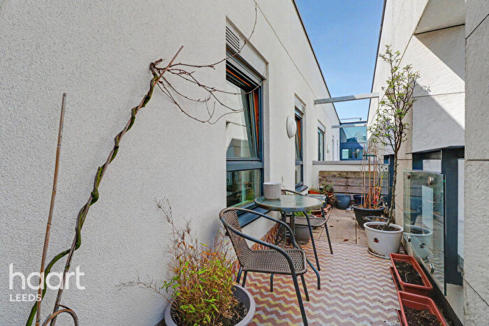 1 Bedroom Apartment For Sale In Marsh Lane, Leeds, LS9