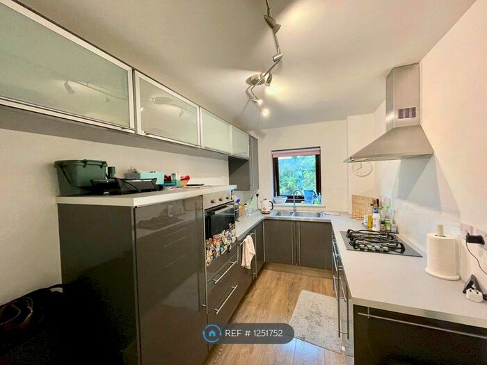 1 Bedroom Flat To Rent In Ashtree Court, St. Albans AL1