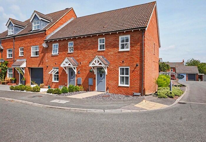 3 Bedroom End Of Terrace House For Sale In Conqueror Drive, Gillingham, ME7